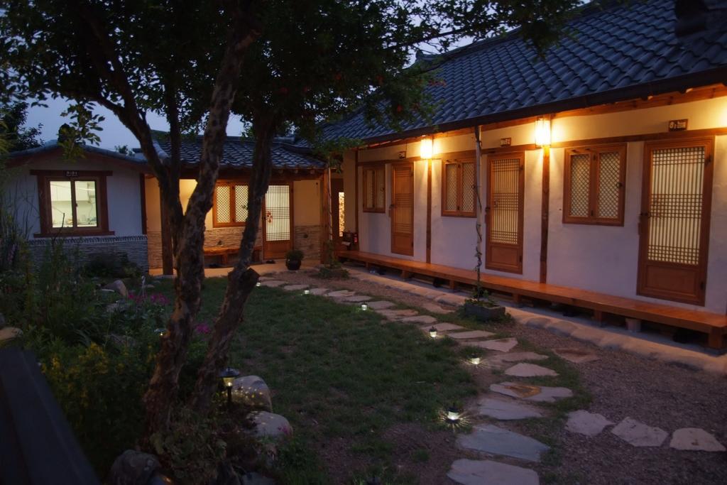 Floral Space Hanok Guesthouse Gyeongju Luaran gambar